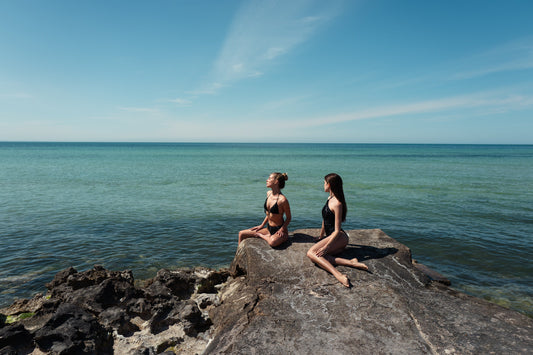 Les indispensables à avoir dans sa valise d’été : la sélection Avec Sens