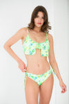 Bikini triangle style brassière et motifs fleuris