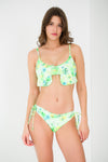 Bikini triangle style brassière et motifs fleuris