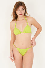 Bikini triangle à fronces et bijoux