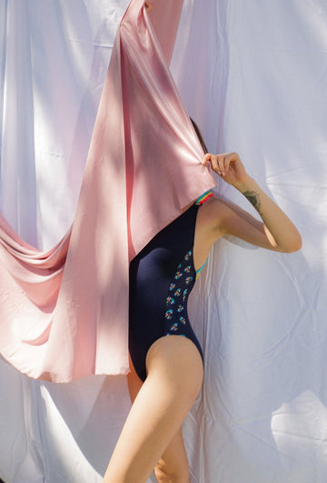 AULALA X PERCHEYE - TIRAMISU Maillot 1 pièce à bretelles croisées dans le dos